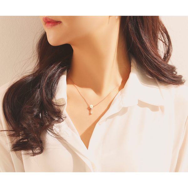 OST - Elegant White Mother-of-Pearl Flower Necklace Fashion - Image 4